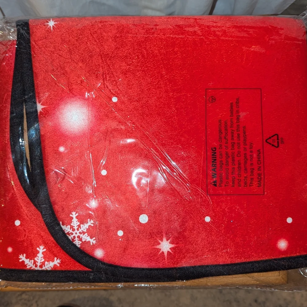 Festive Red Holiday Rug - Picture 2 of 2